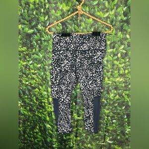 EUC ATHLETA PATTERN LEGGINGS SIZE S